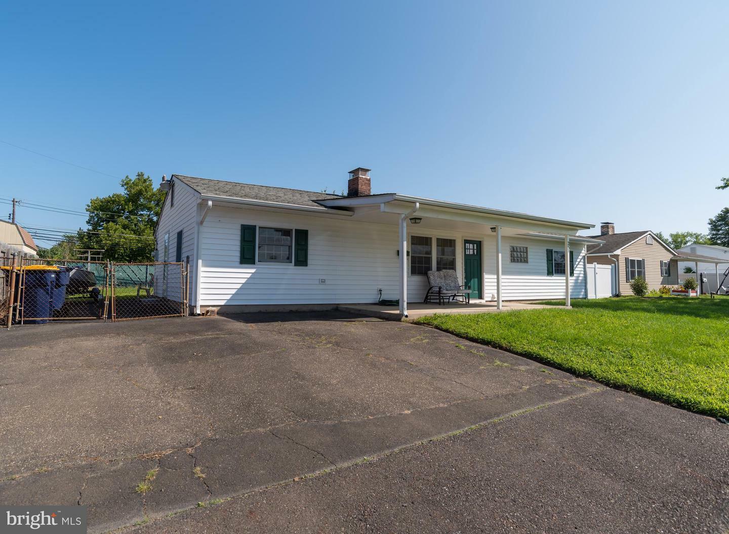 Property Photo:  231 Lakeside Drive N  PA 19054 