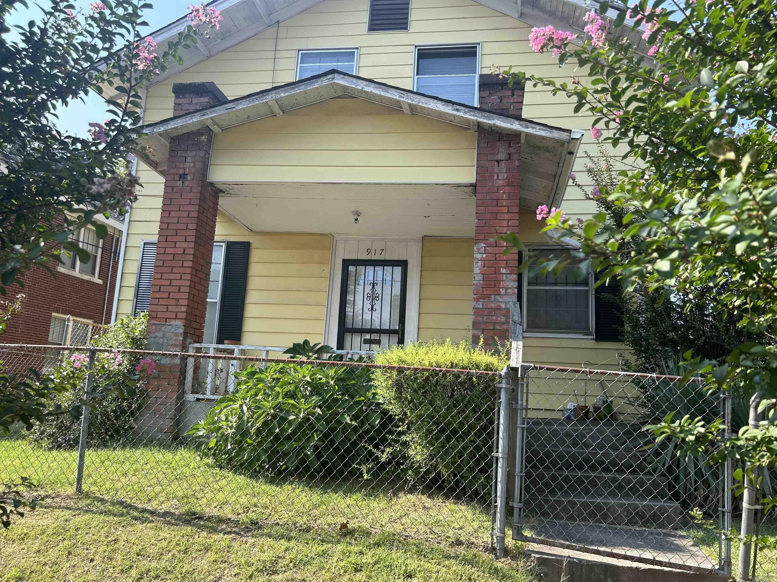 Property Photo:  917 W 22nd St  AR 72206 