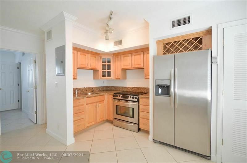 Property Photo:  924 SE 2nd St 21  FL 33301 