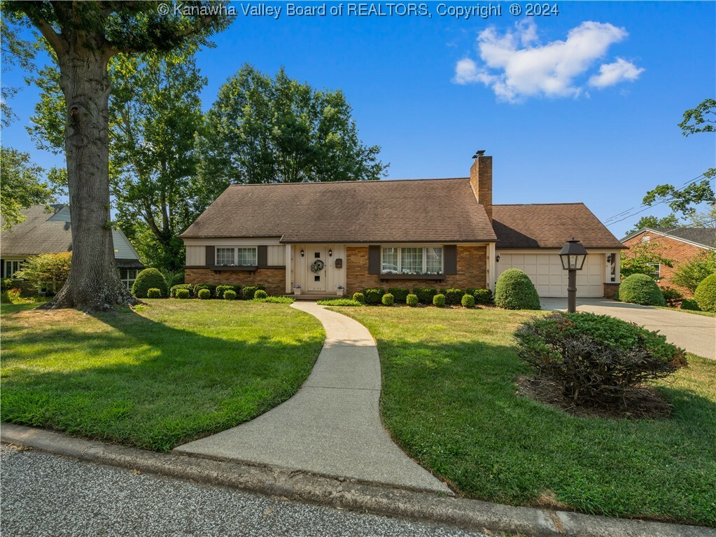 Property Photo: 2106 Holswade Drive WV 25701