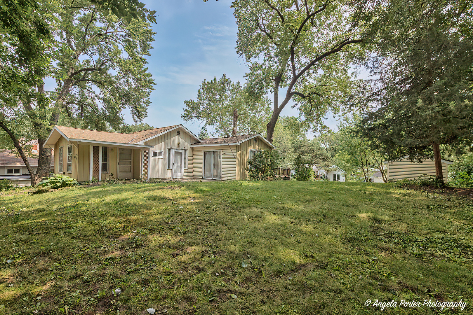 Property Photo:  107 Manor Avenue  IL 60020 