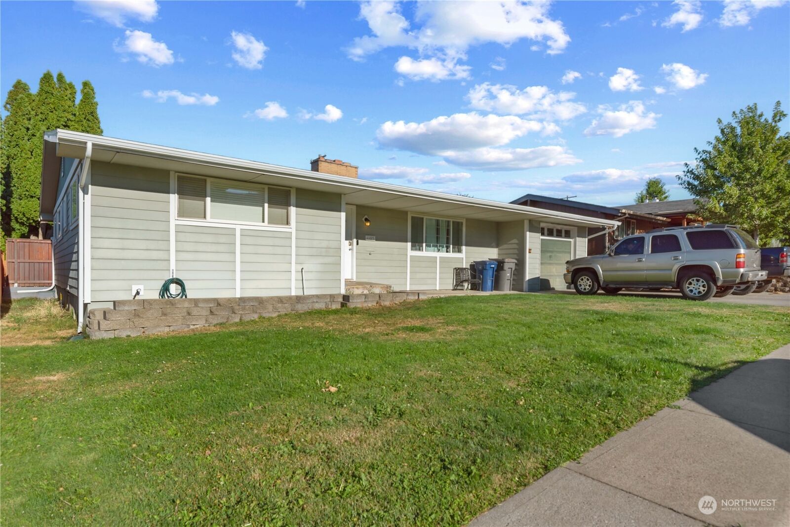 Property Photo:  1105 Rosewood Avenue  WA 98801