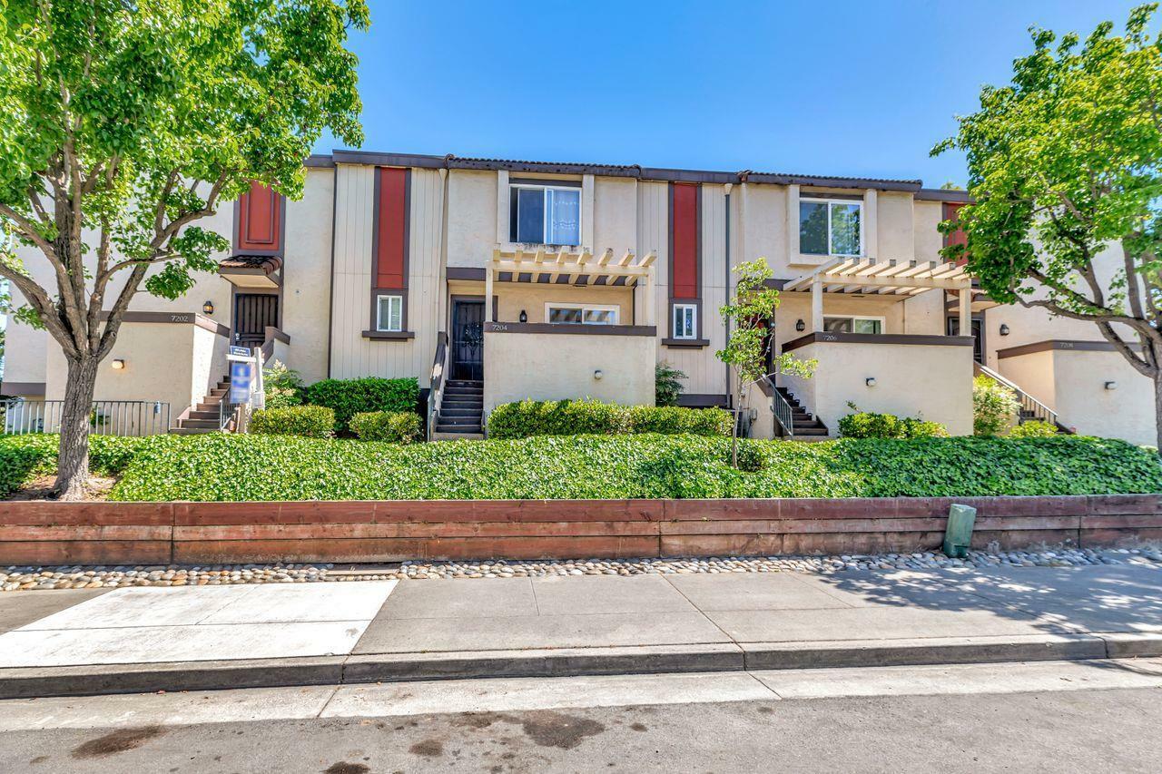 Property Photo:  7202 Clarendon Street  CA 95129 