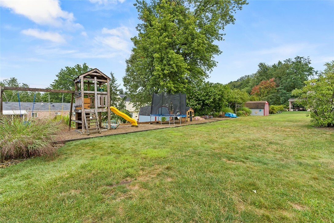 Property Photo:  2717 Wooster Dr  PA 15101 