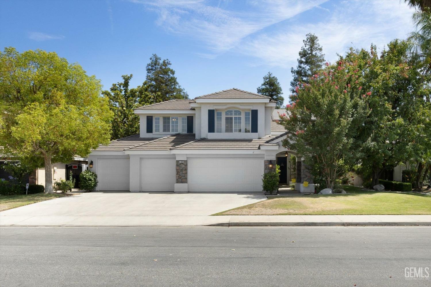 Property Photo:  11009 Danecroft Way  CA 93311 