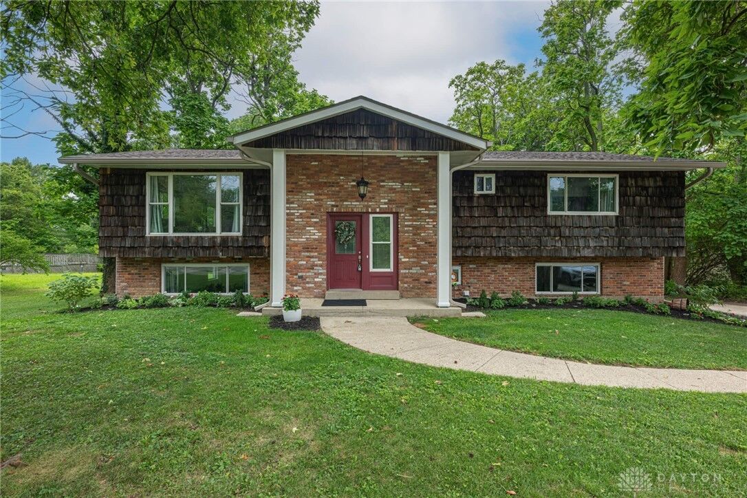 Property Photo: 2010 N Fairfield Road OH 45432