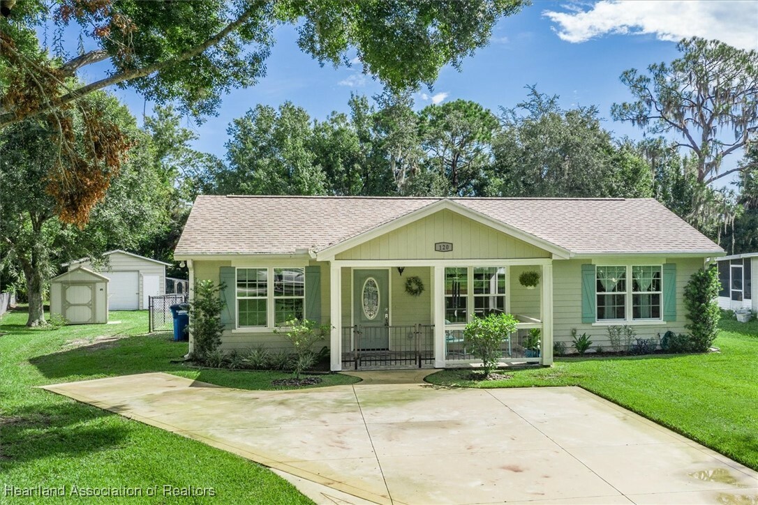 Property Photo:  120 Lakeside Road  FL 33870 