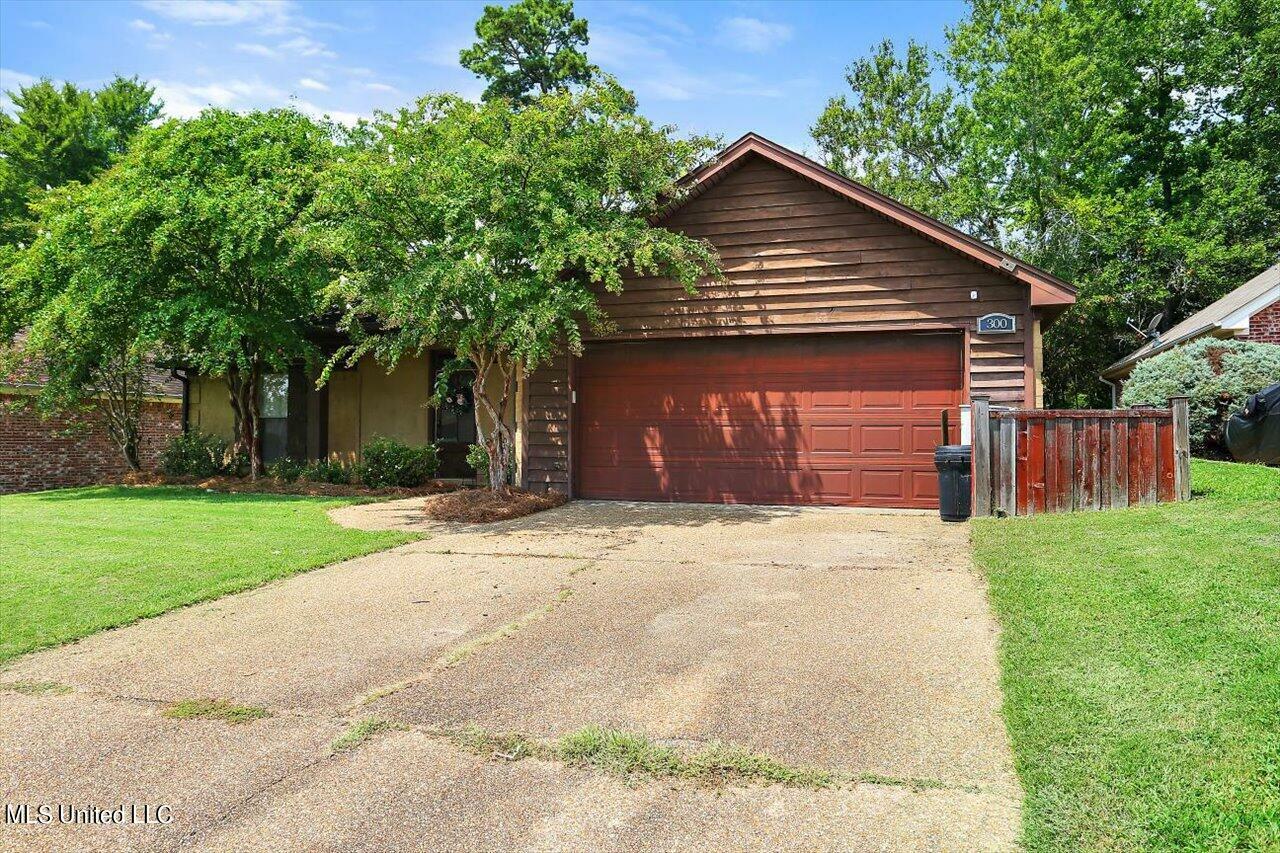 Property Photo:  300 Briars Bend  MS 39042 