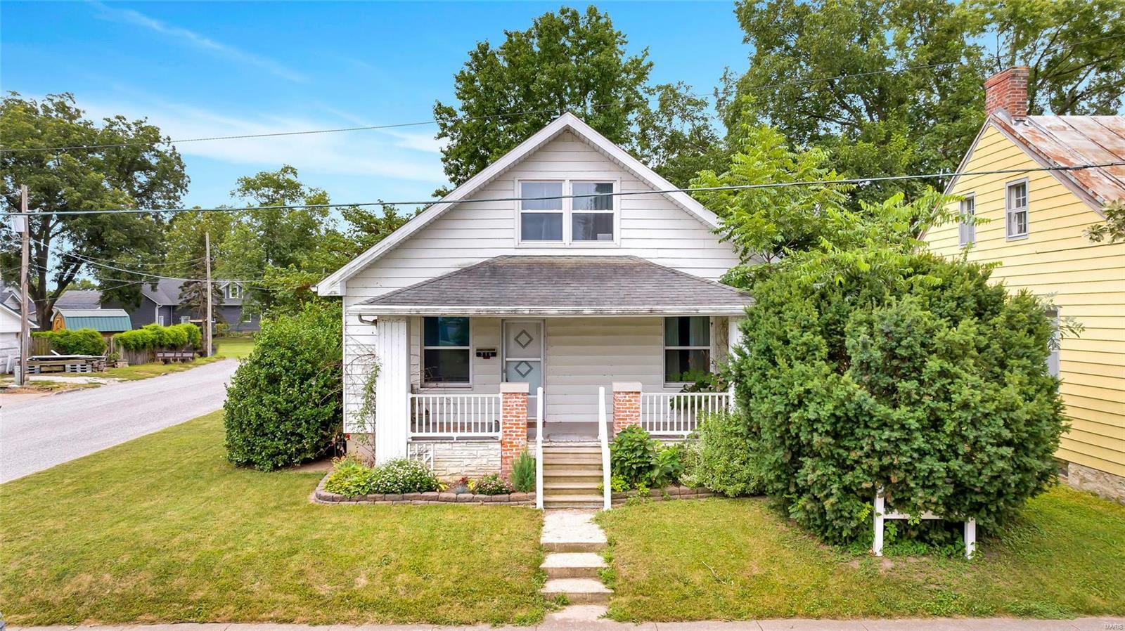 Property Photo:  316 E Market Street  IL 62278 