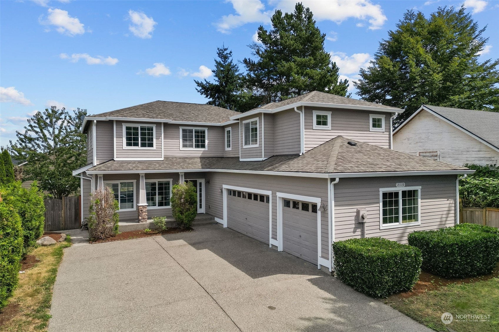 Property Photo:  21119 47th Avenue W  WA 98036 