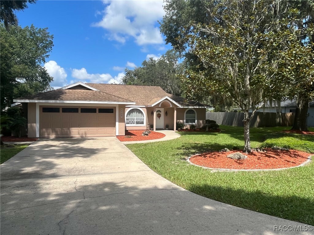 Property Photo:  1129 E Bloomfield Drive  FL 34453 