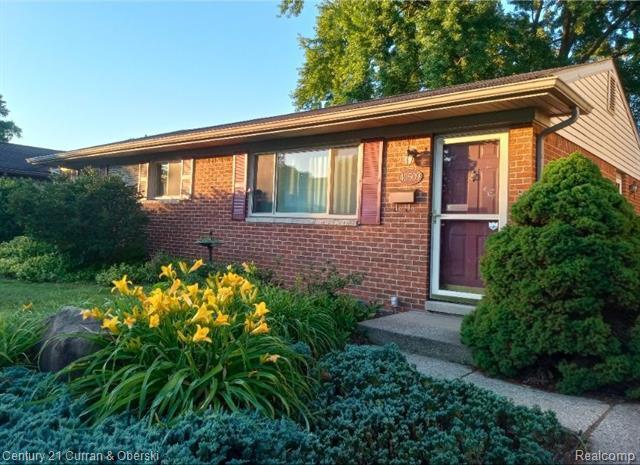 Property Photo: 40509 Pinetree Drive MI 48170