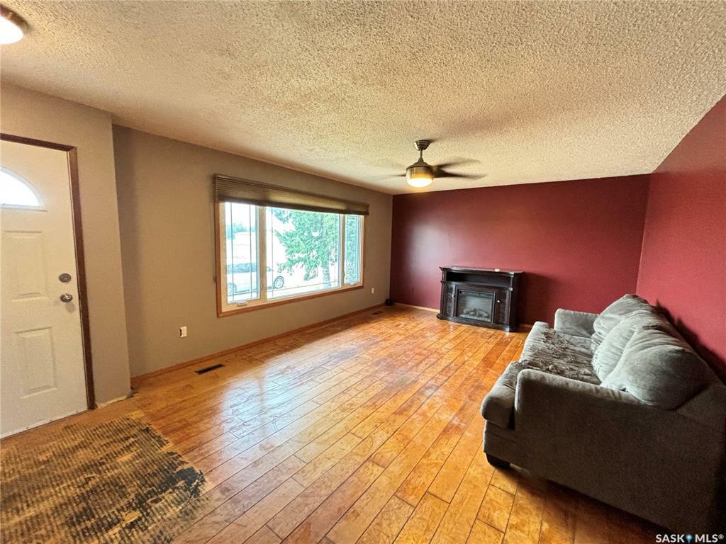 Property Photo:  342 Howard Street  SK S0K 1H0 