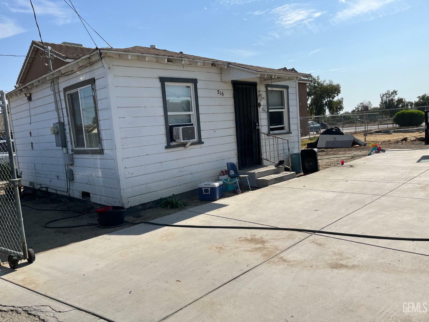 Property Photo:  316 Fremont Street  CA 93215 