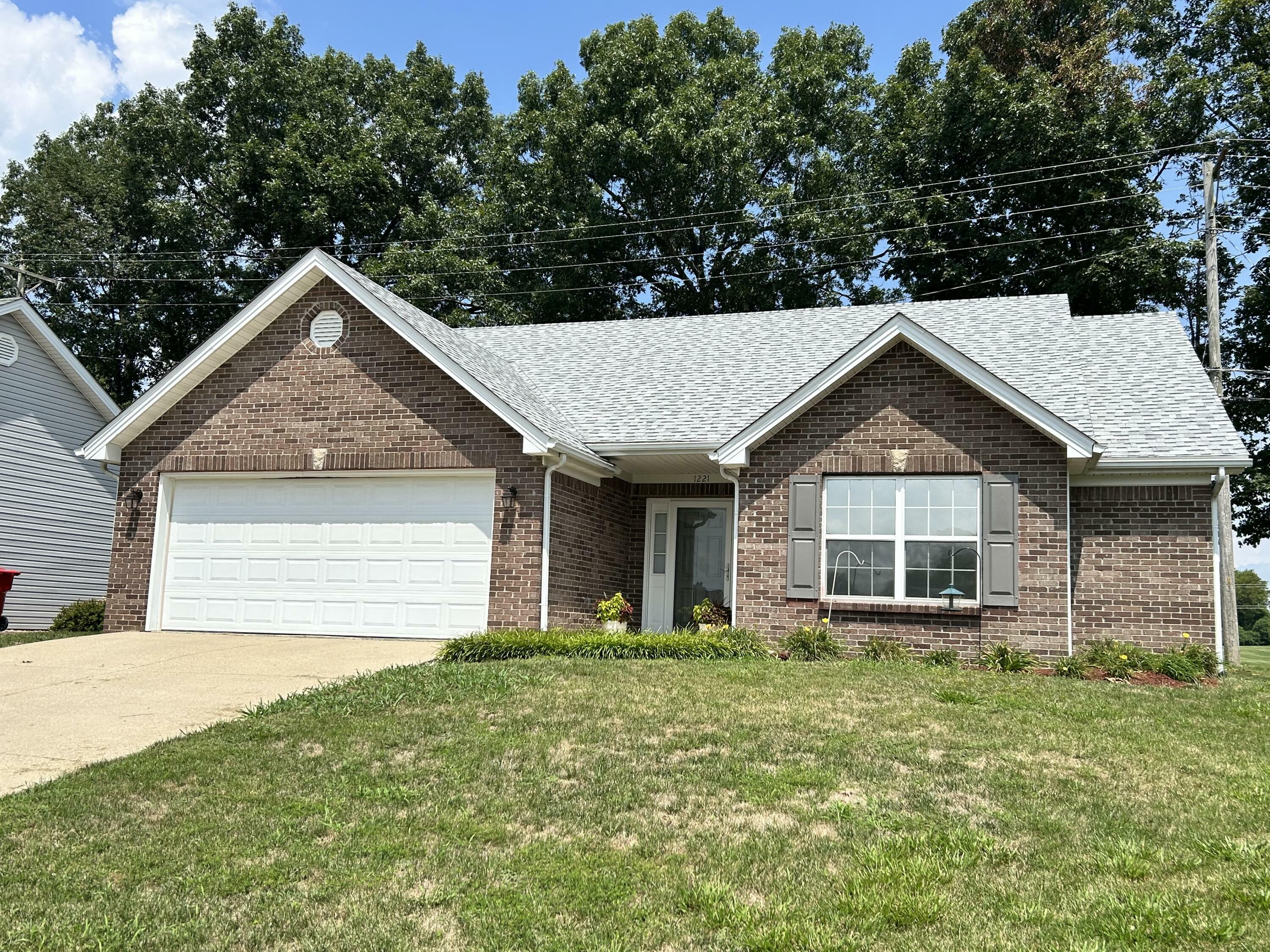 Property Photo:  1221 Meadow Glen Drive  KY 40601 