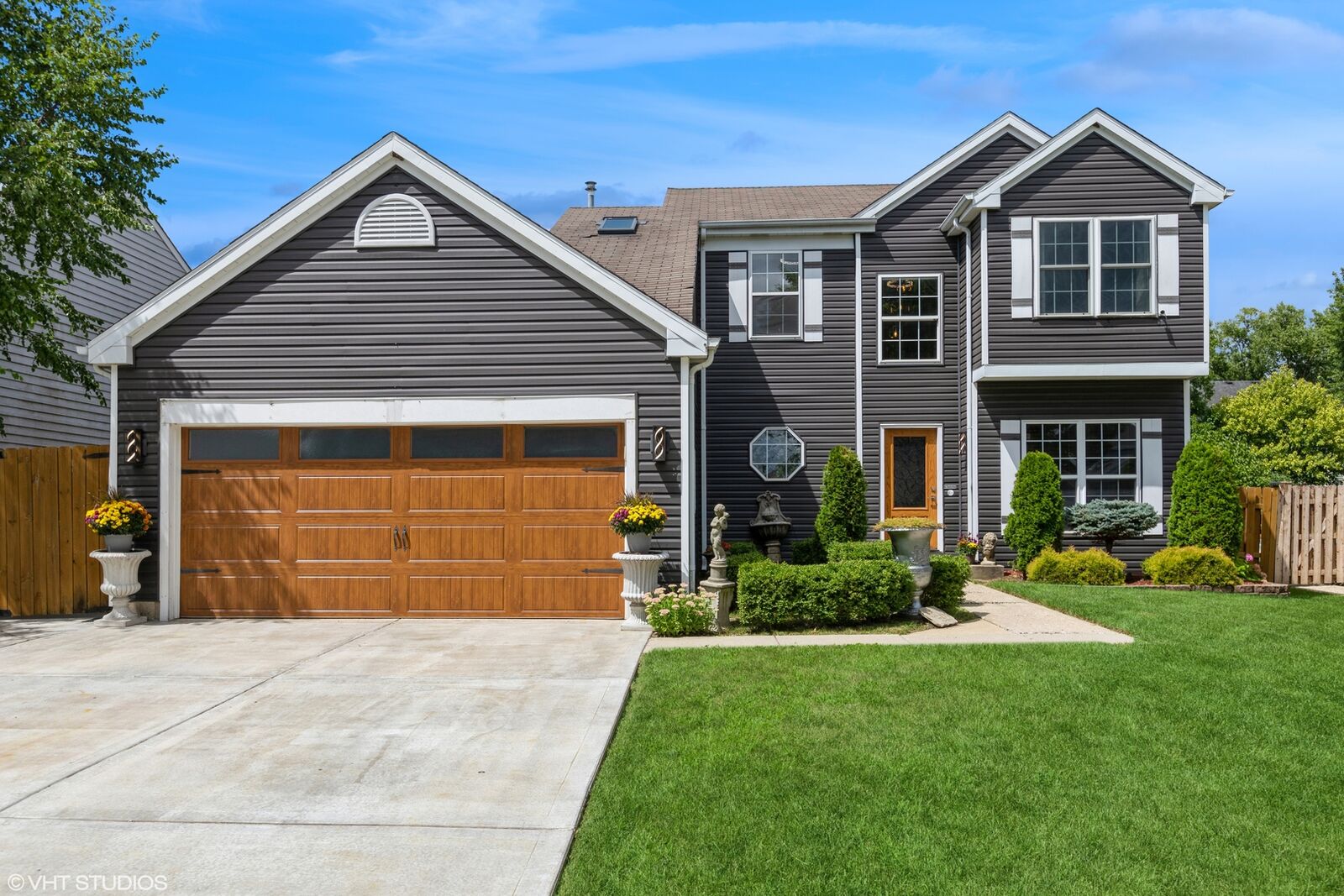 Property Photo: 637 David Street IL 60156