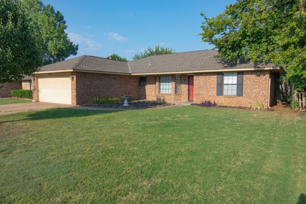 Property Photo:  2212 Tanglewood Drive  OK 73013 