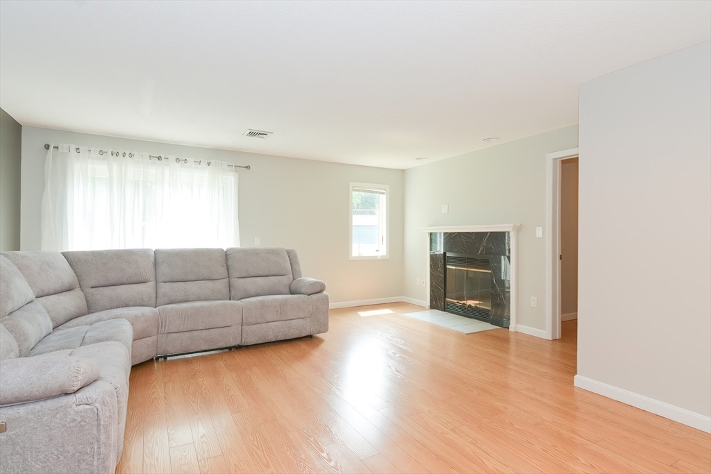 Property Photo:  101 Oakwood Ln 101  MA 01604 