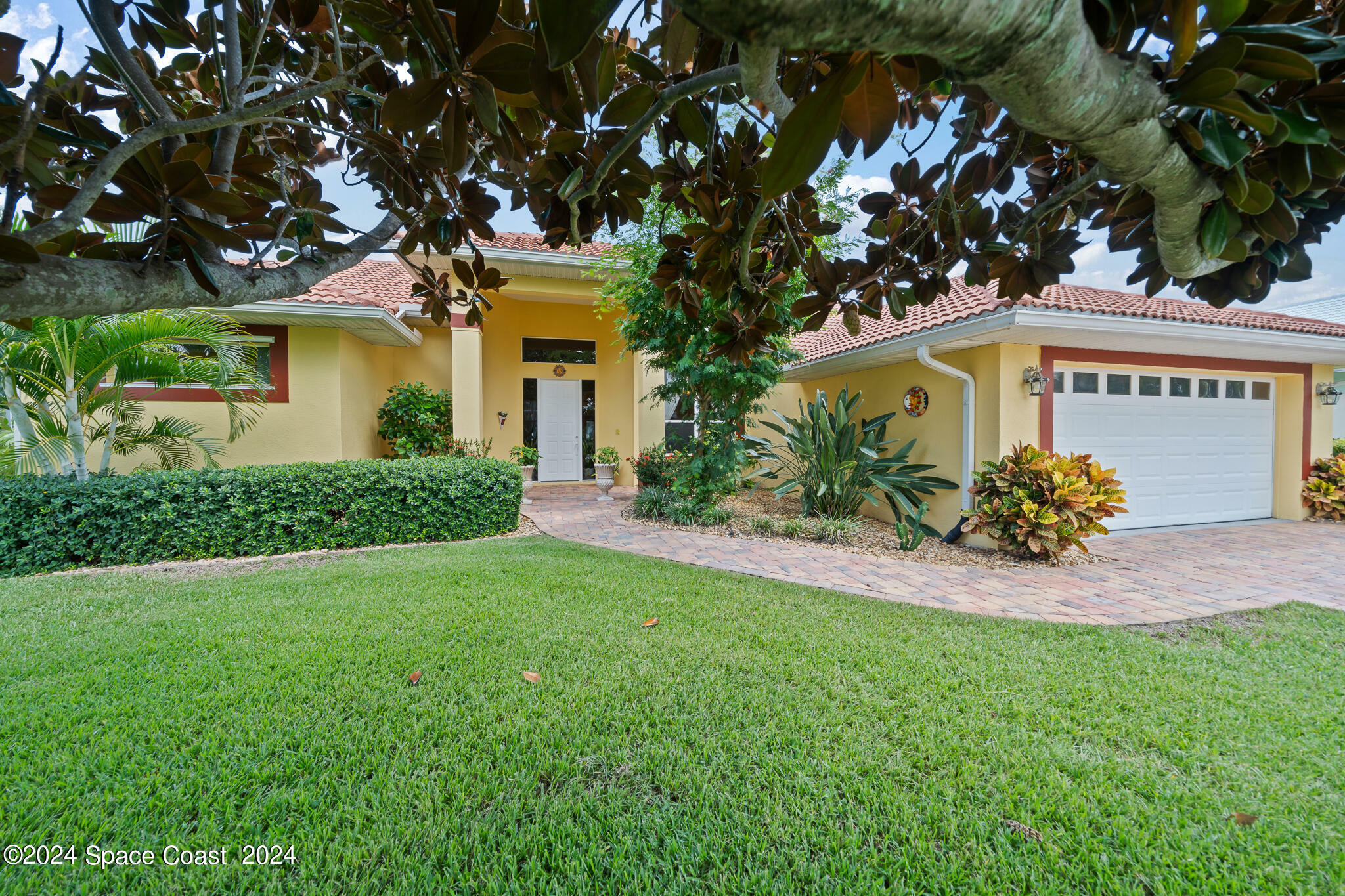 Property Photo:  129 Island View Drive  FL 32937 