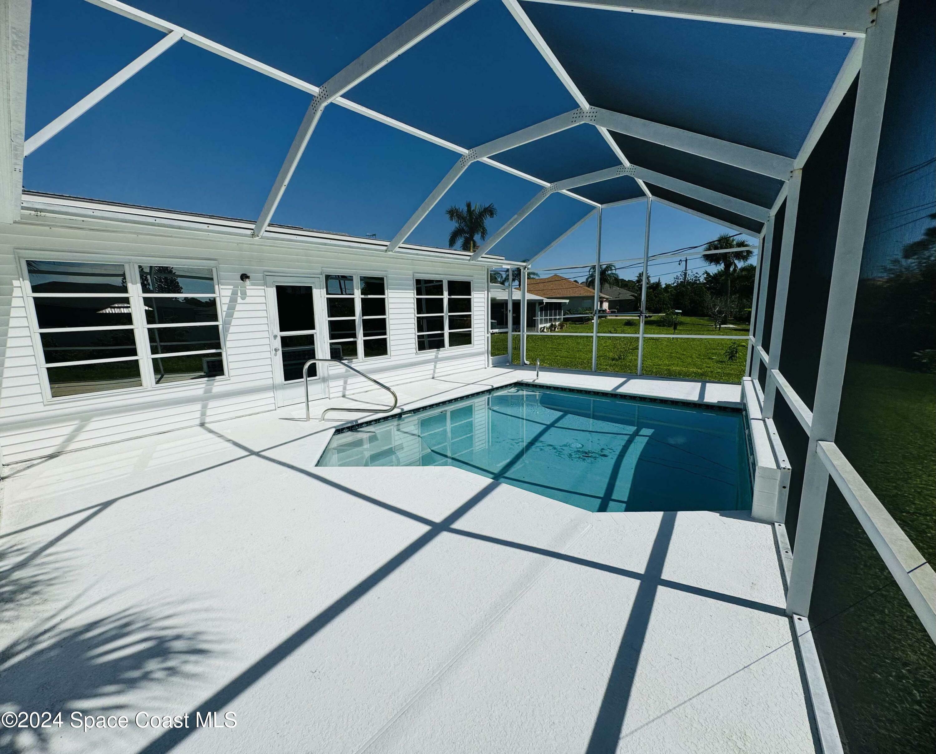 Property Photo:  724 Seven Gables Circle SE  FL 32909 