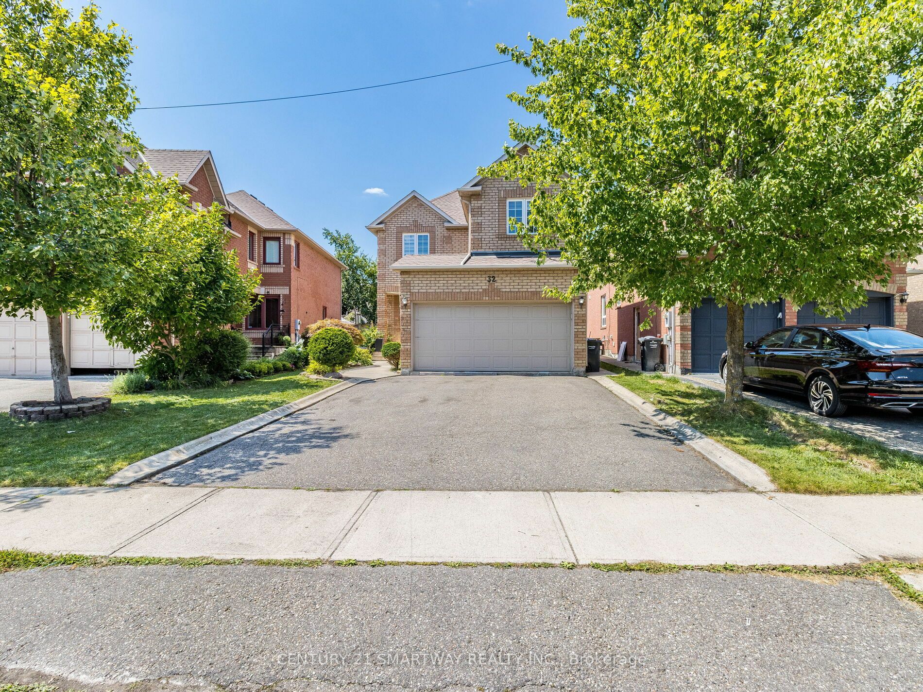 32 Creekwood Dr  Brampton ON L7A 1J3 photo