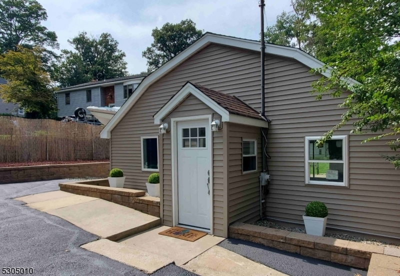 Property Photo:  200 Point Breeze Drive  NJ 07421 