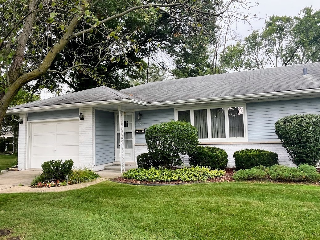 Property Photo:  304 Wayne Street  IL 60466 