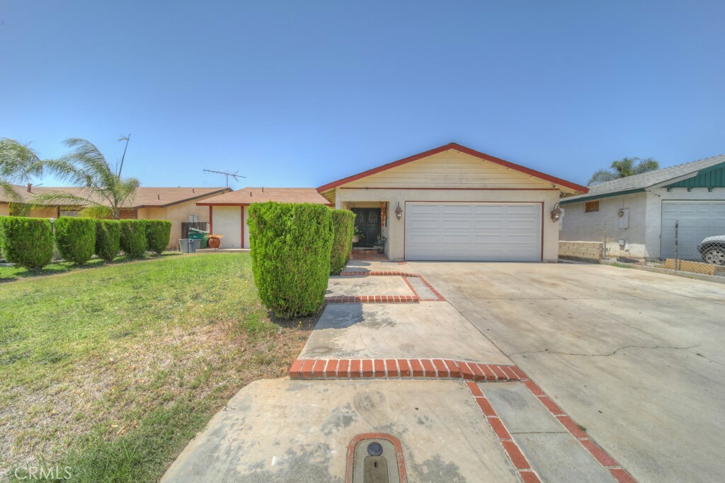 Property Photo:  14935 Cliffrose Court  CA 92553 