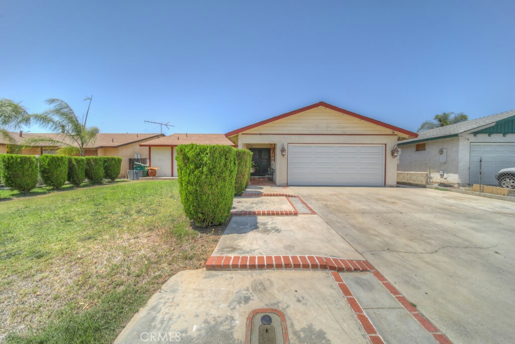 Property Photo:  14935 Cliffrose Court  CA 92553 