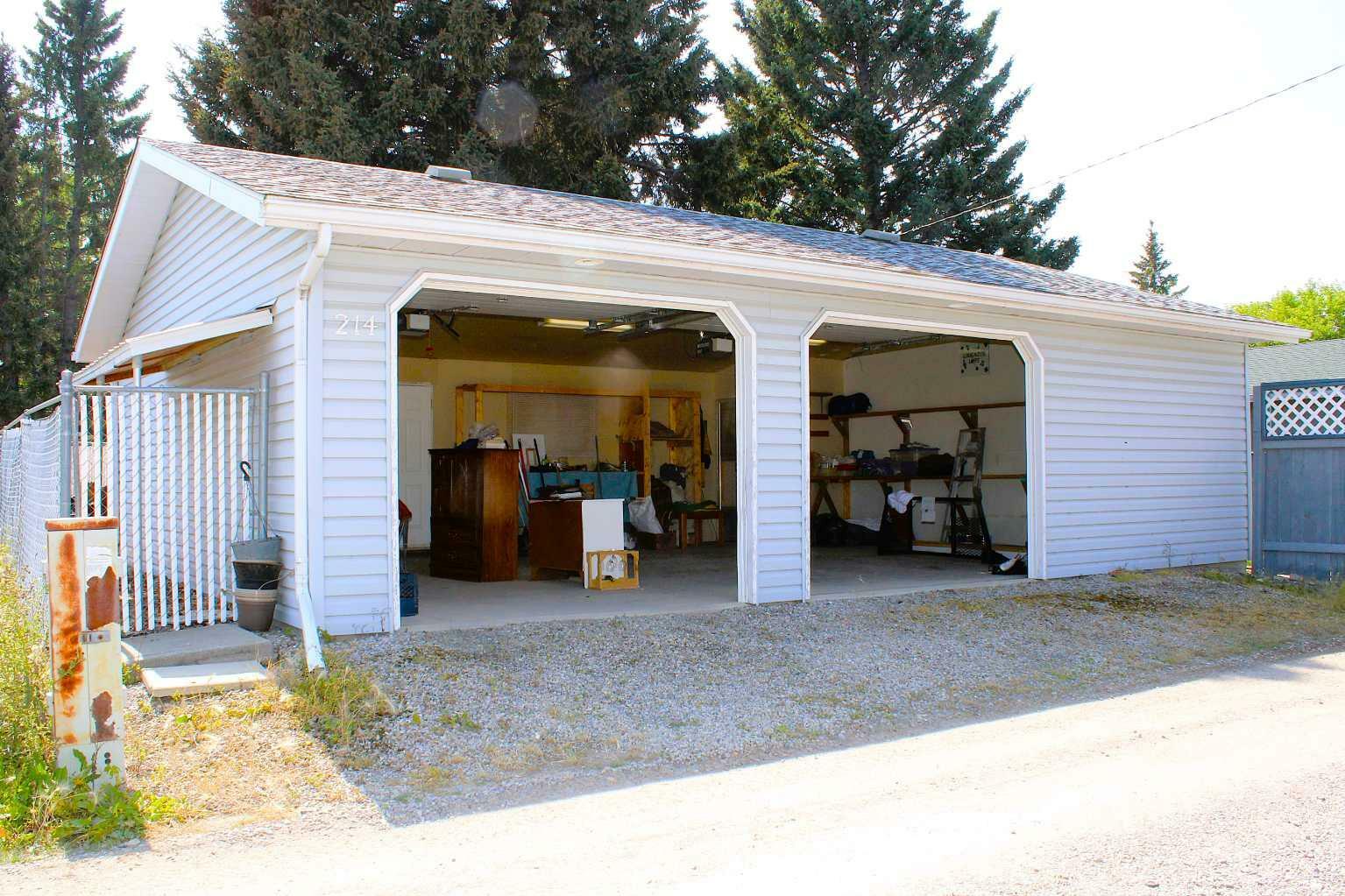 Property Photo:  214 8 Avenue NE  AB T0M 1X0 