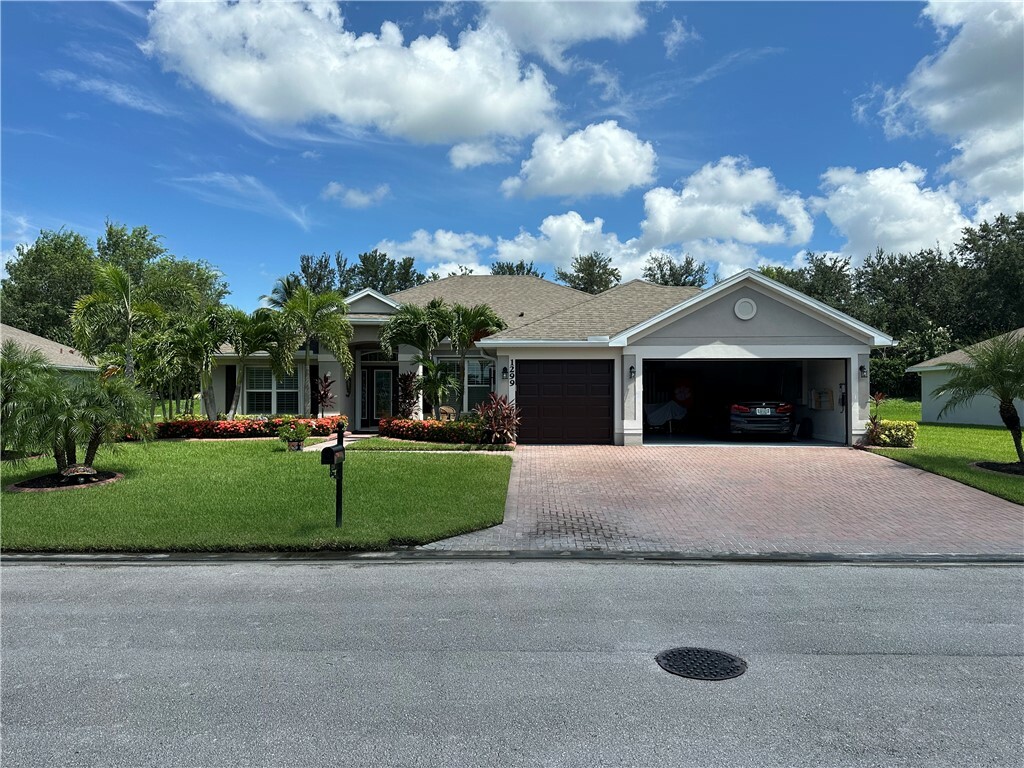 Property Photo:  1299 Scarlet Oak Circle  FL 32966 