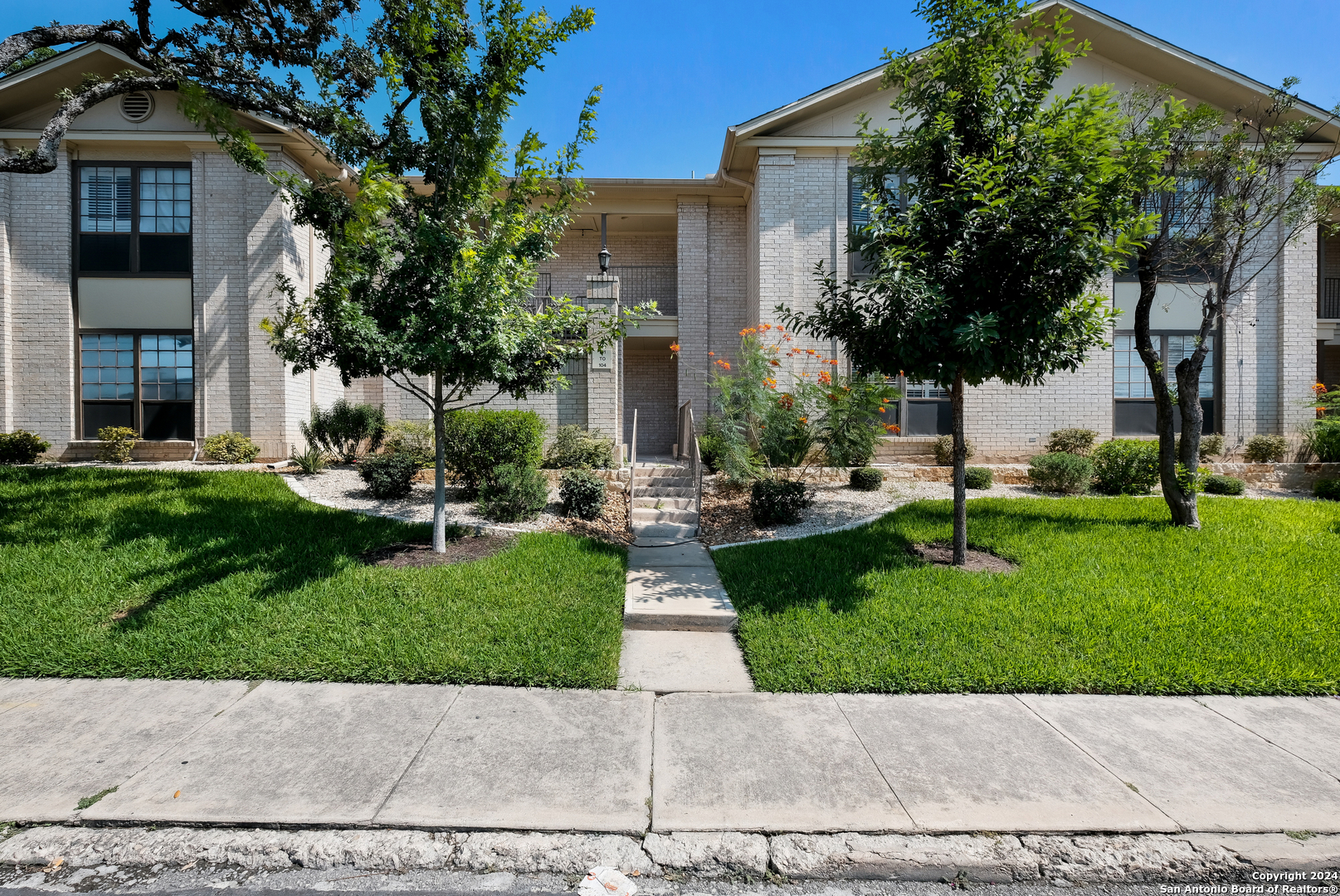 Property Photo:  165 W Rampart 104  TX 78216 