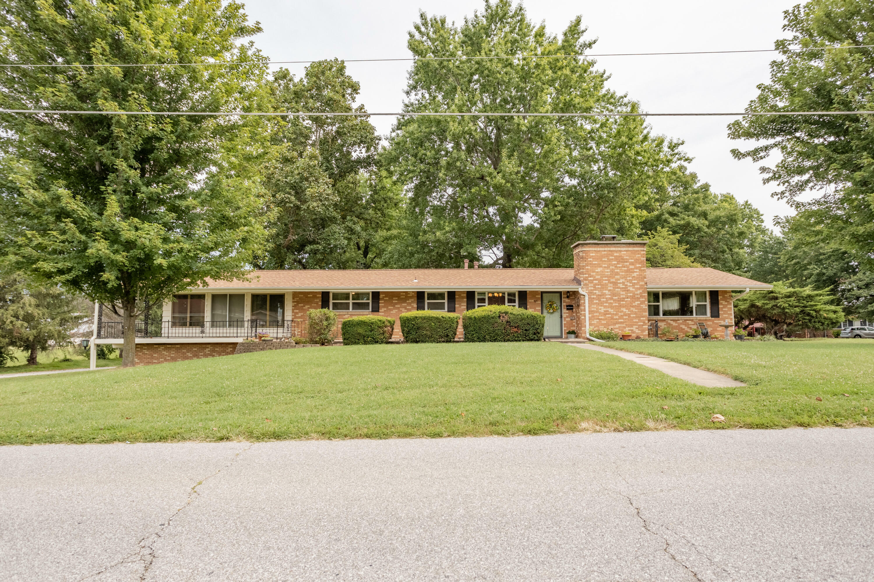 Property Photo:  921 E Logan Street  MO 65738 