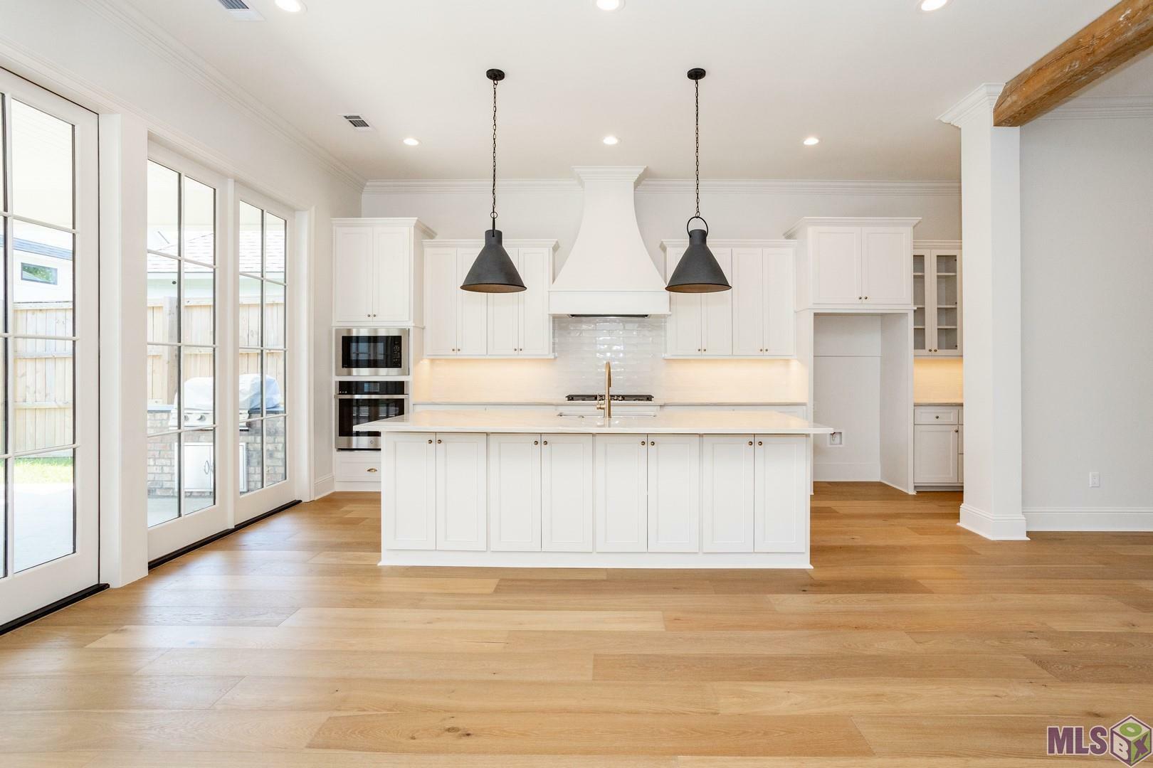 Property Photo: 2127 Stableford Ln LA 70809