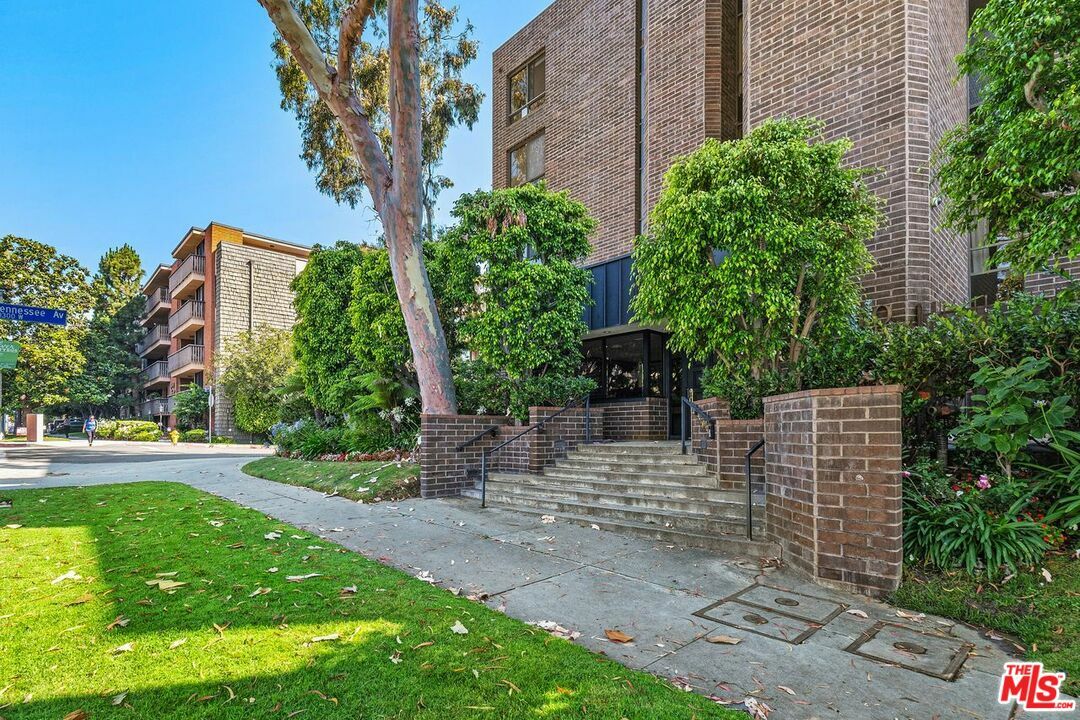 Property Photo:  2304  S Beverly Glen Blvd 501  CA 90064 