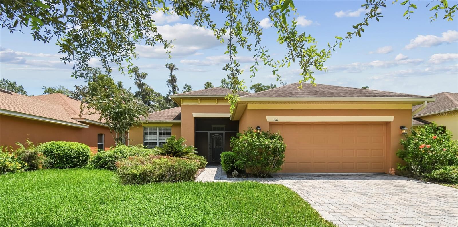 Property Photo: 108 Vizcaya Court FL 34759