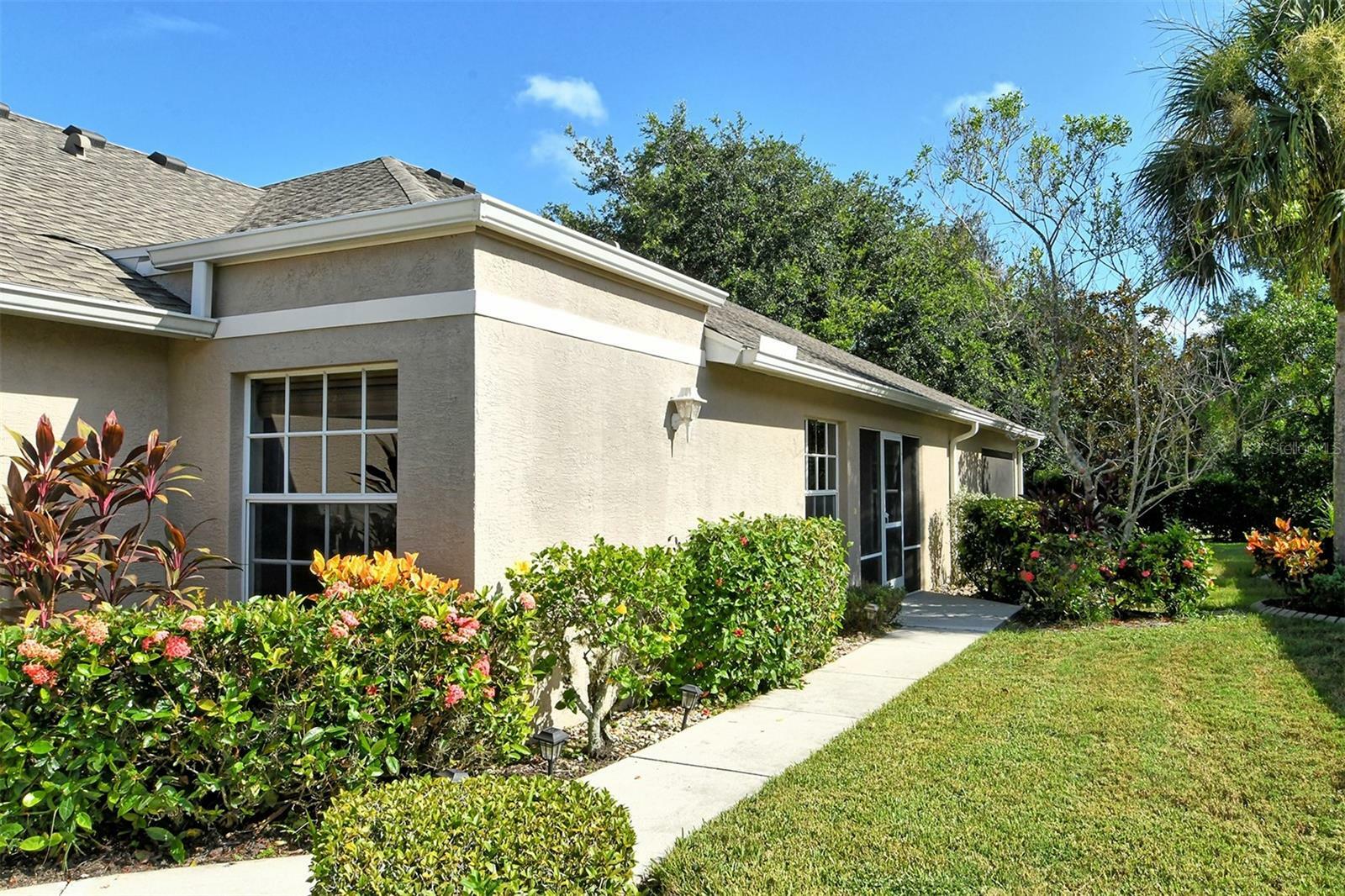 Property Photo: 4072 Fairway Place FL 34287