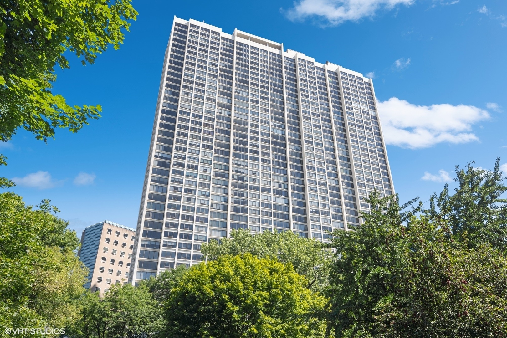 Property Photo: 2800 N Lake Shore Drive 2704 IL 60657