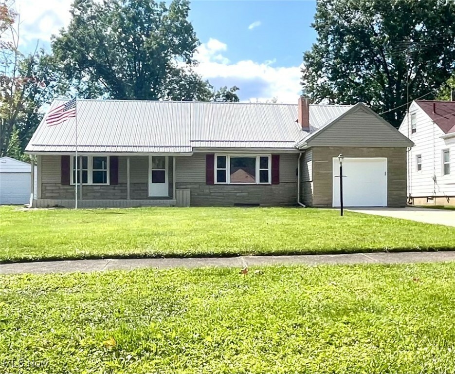 Property Photo:  1807 Drexel Avenue NW  OH 44485 