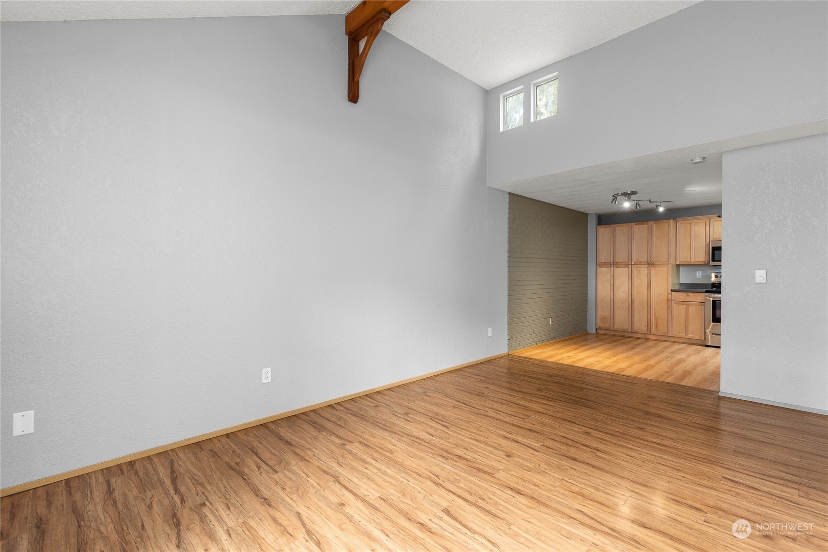 Property Photo:  4300 NE Sunset Boulevard F5  WA 98059 