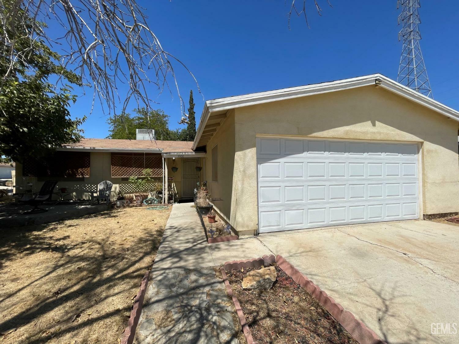 Property Photo:  7100 Sunnyridge Avenue  CA 93306 