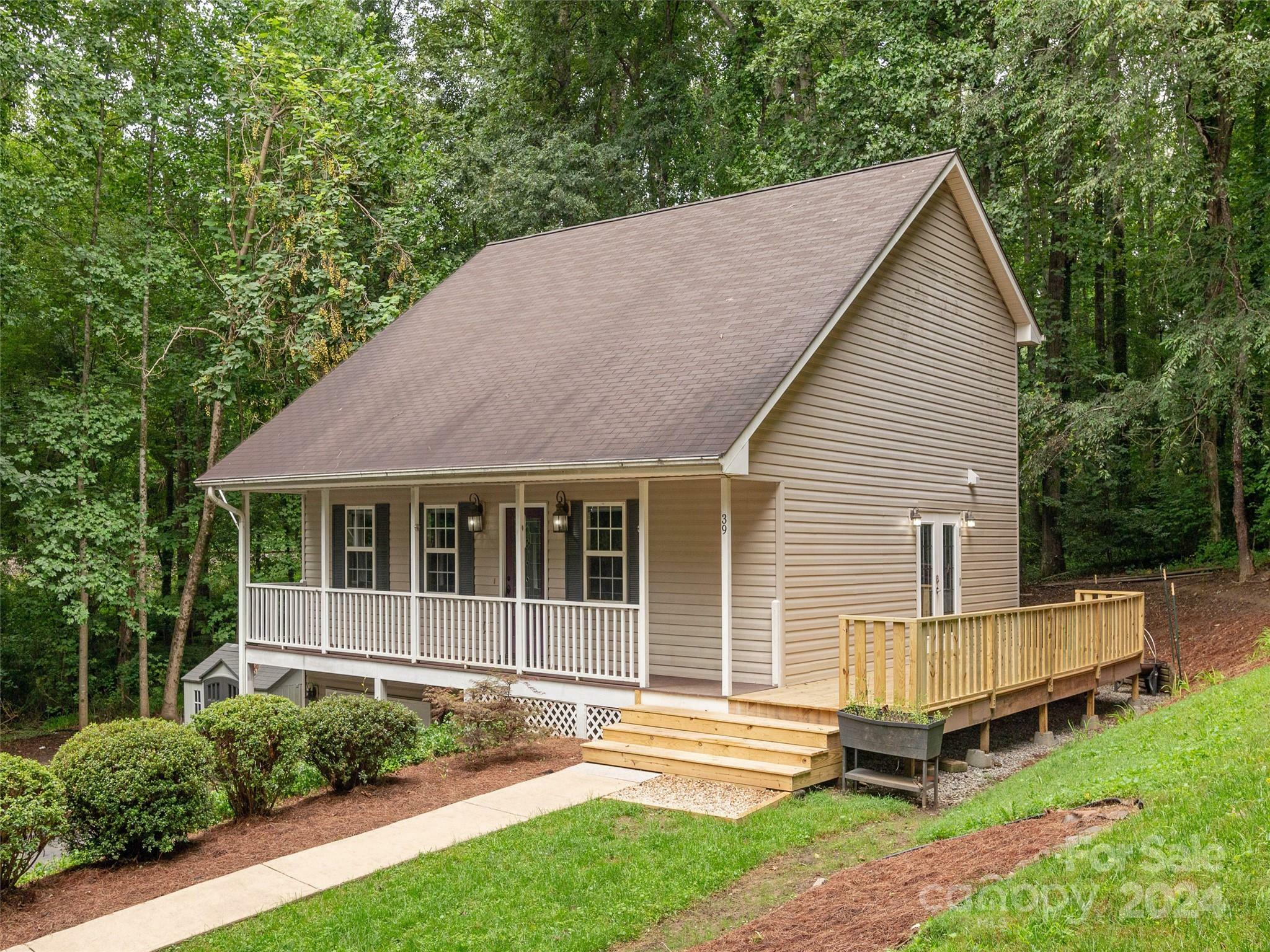 Property Photo:  39 Apple Creek Lane  NC 28792 