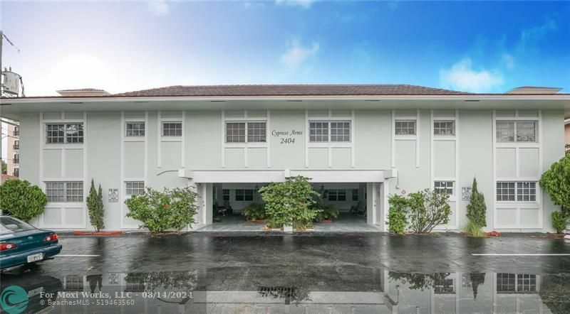 Property Photo:  2404 NE 33rd Ave 6  FL 33305 