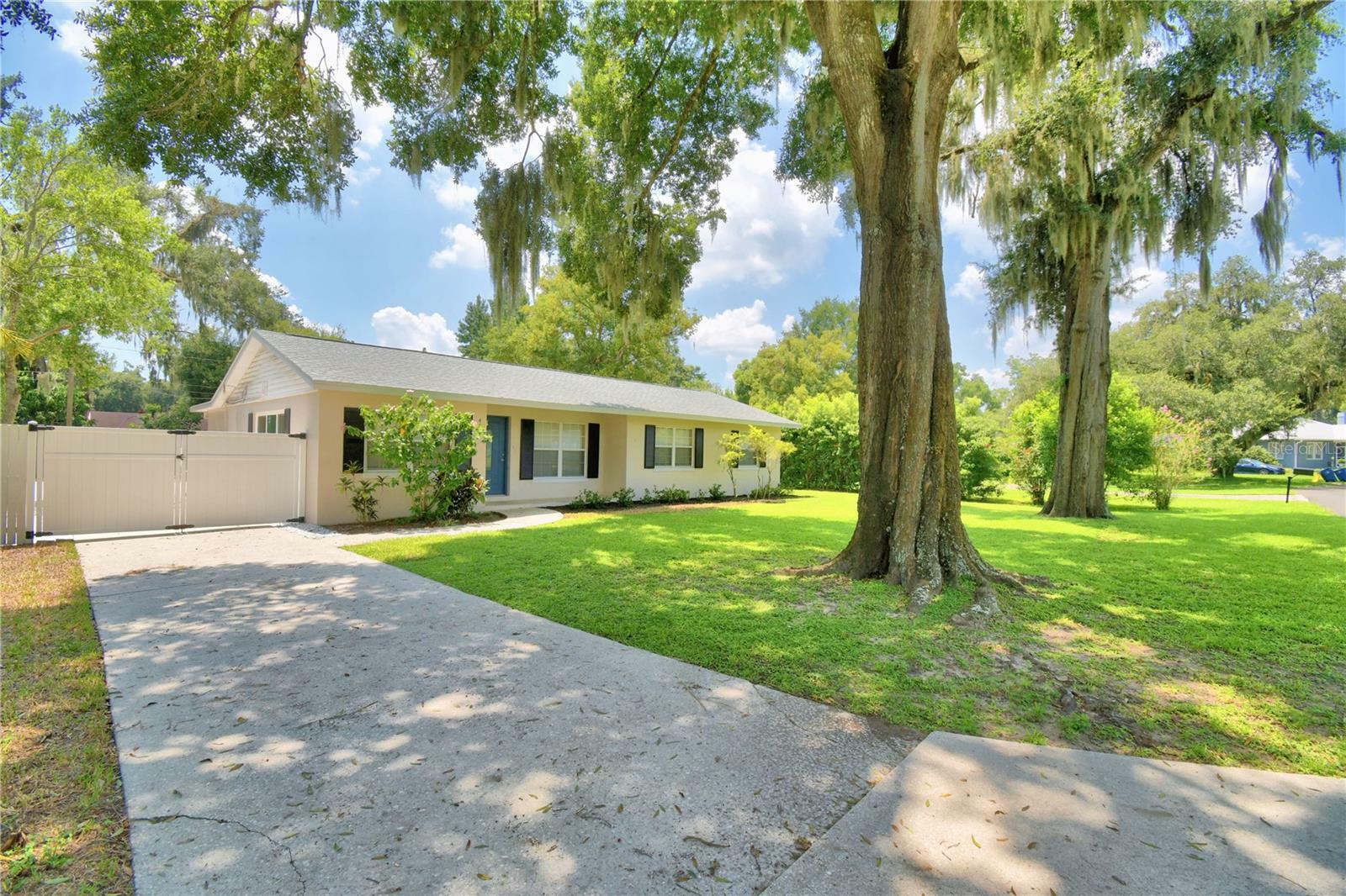 Property Photo:  463 S Washingtonia Court  FL 33830 