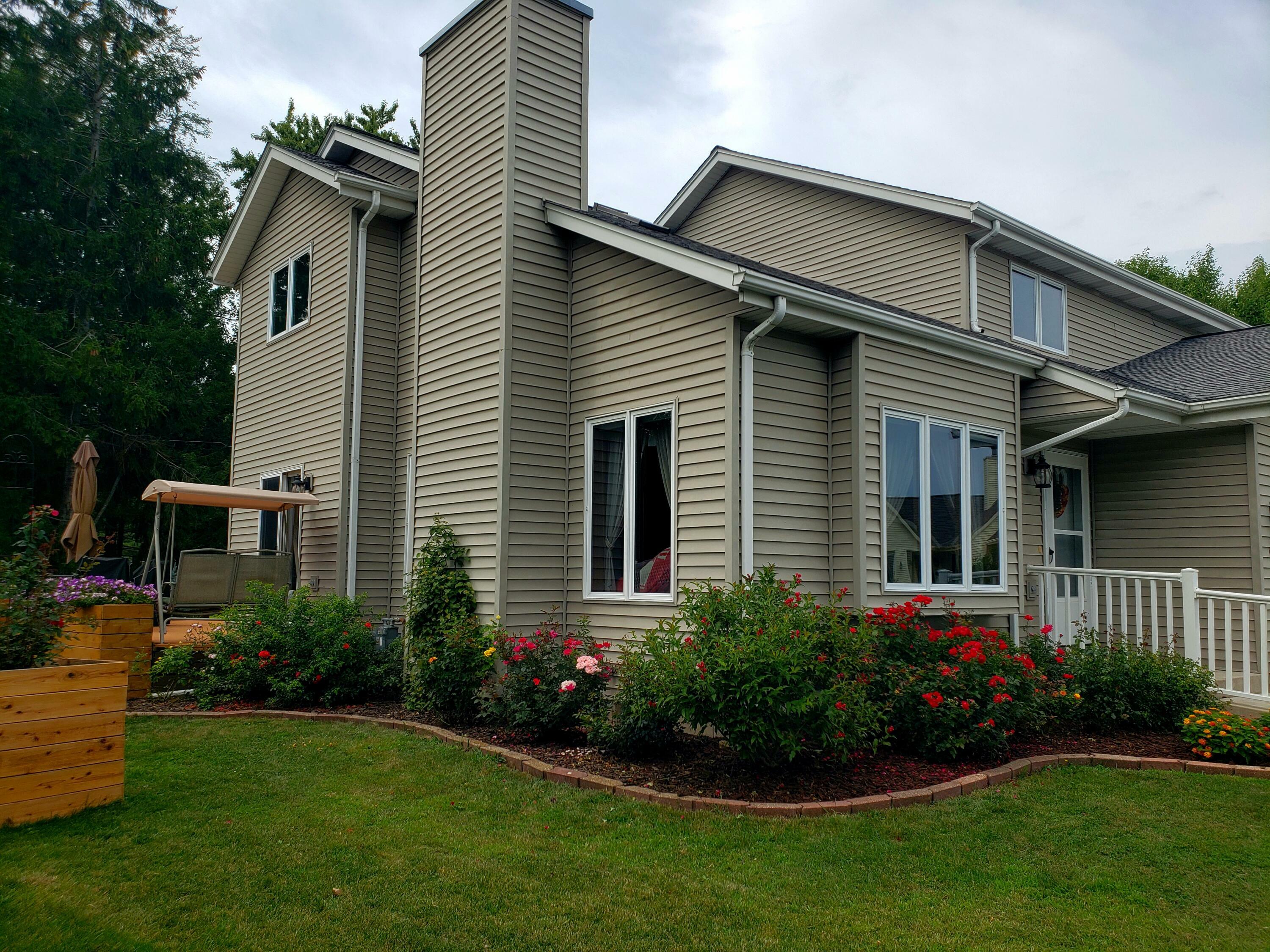 Property Photo:  N13w6864 Pheasant Ct  WI 53012 