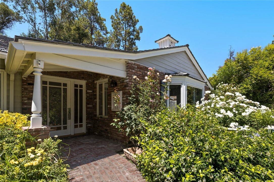 Property Photo:  4921 Palomar Drive  CA 91356 