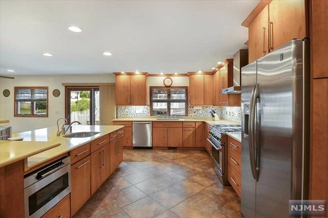 Property Photo:  33 Lockwood Place  NJ 07012 