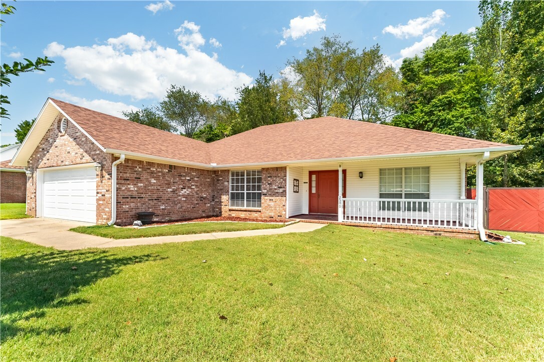 Property Photo:  2570 Indian Oaks Trail  AR 72762 