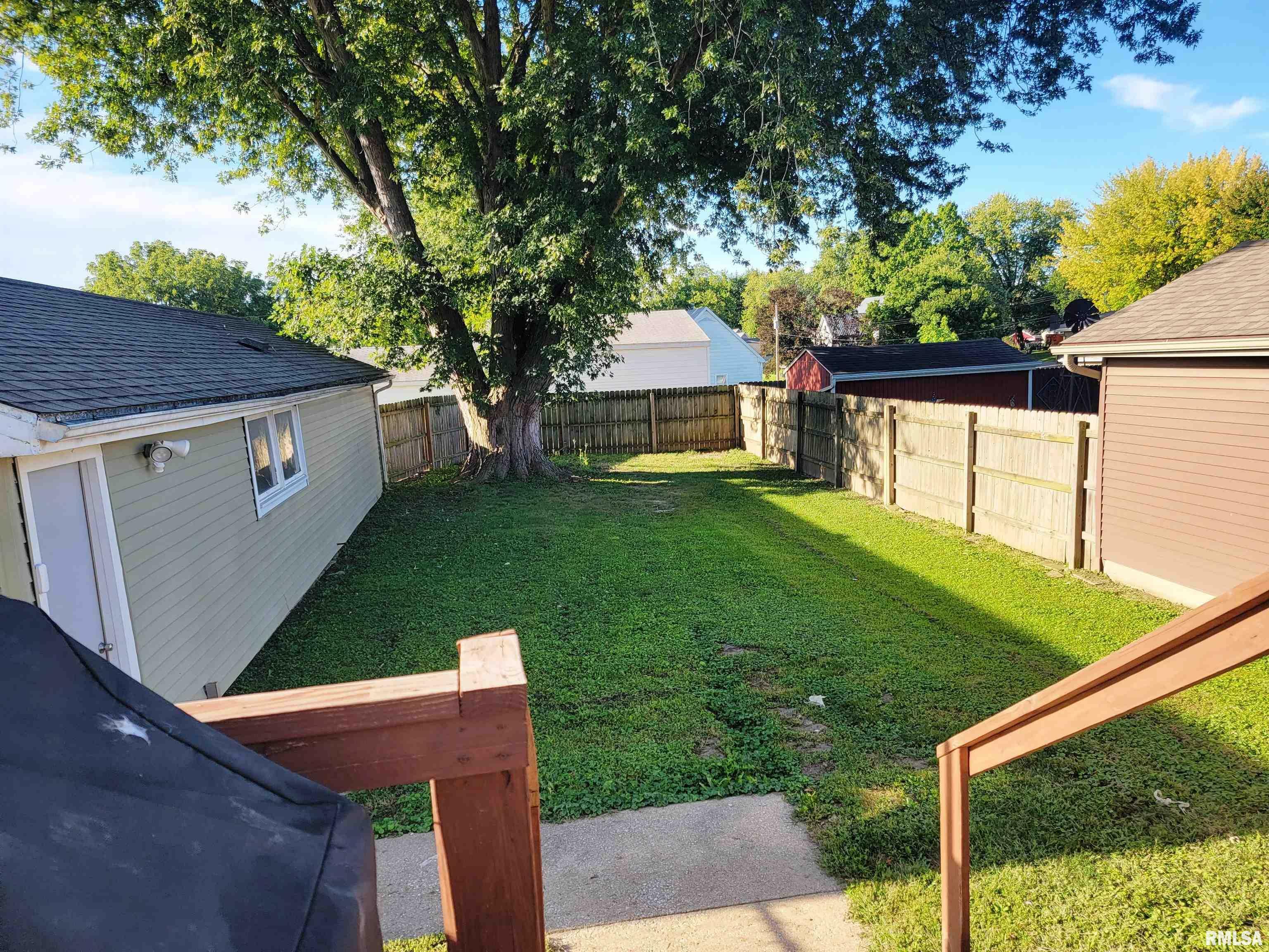 Property Photo:  652 W Walnut Street  IL 61520 