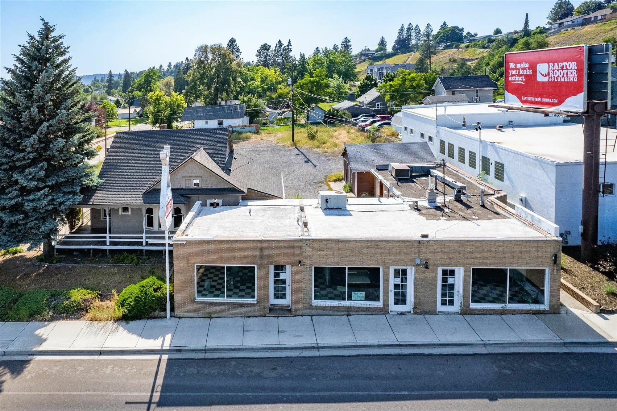 Property Photo:  3301 N Monroe St  WA 99205 